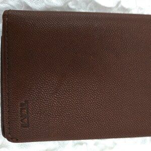 Men's Tumi leather Wallet (new)